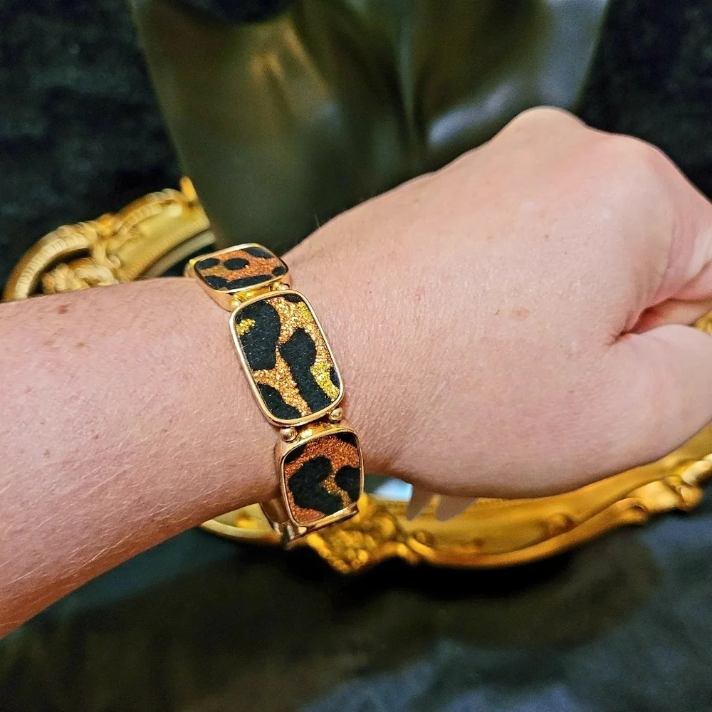 NWT Leopard Print Design Shimmer Gold Statement Bracelet